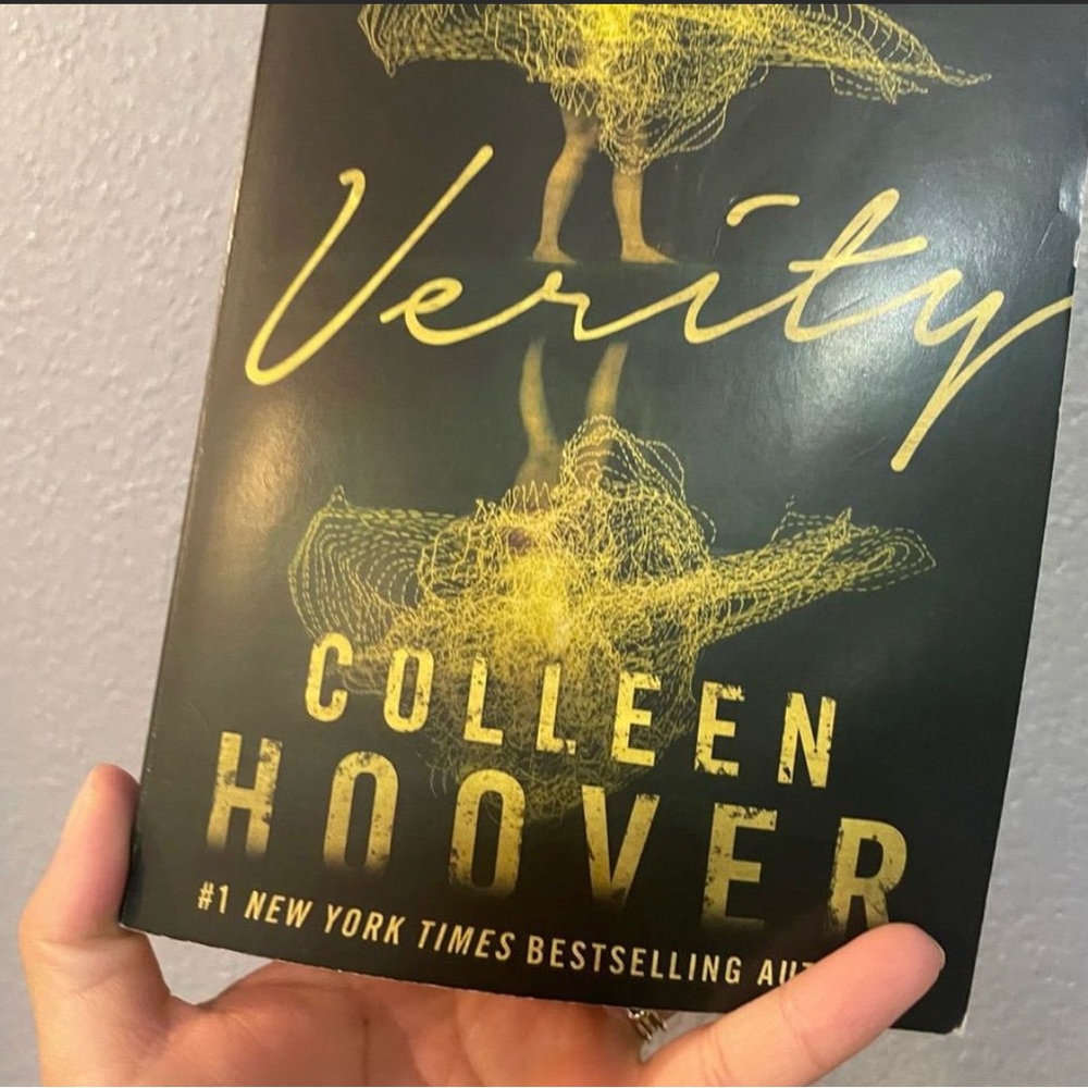 Verity by Coleen Hoover  gently used Paperback book